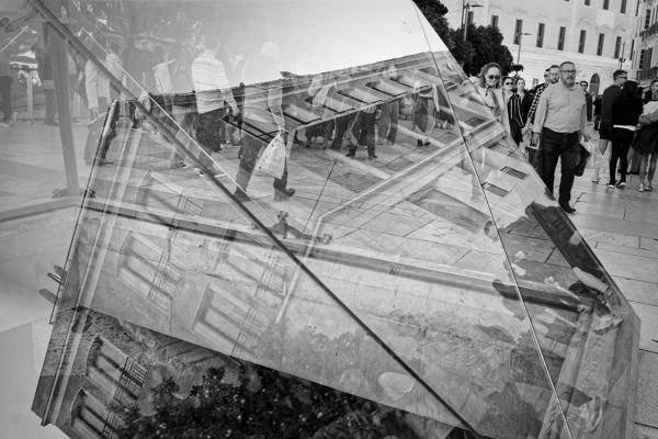 Pirámide de Cristal Reflections